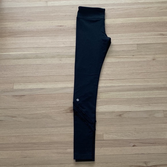 Lululemon Wunder Under with ruffles Limited Edition - Picture 3 of 9